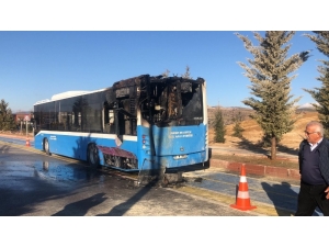 Üniversiteli Öğrencileri Taşıyan Halk Otobüsünde Yangın Paniği