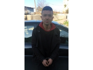 Bir Eliyle Hırsızlık Yaptı, Bir Eliyle Yüzünü Kapattı