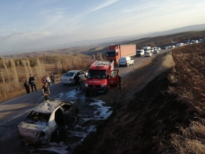 Seyir Halindeki Otomobil Yandı