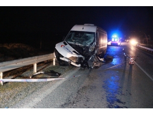 Mersin’de İşçi Otobüsü İle Otomobil Çarpıştı: 1 Ölü, 11 Yaralı