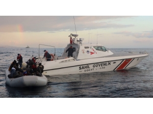 Yunan Unsurları Tarafından Ölüme Terk Edilen Göçmenler Sahil Güvenlik Tarafından Kurtarıldı