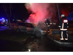Malatya’da Kaza Yapan Otomobil Yandı: 4 Yaralı
