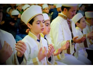 Küçük Hafızlar Şehitler İçin Dua Etti