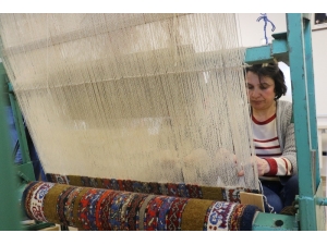 Metrekaresine 360 Bin İlmek Atılıyor, 4 Ayda Tamamlanabiliyor