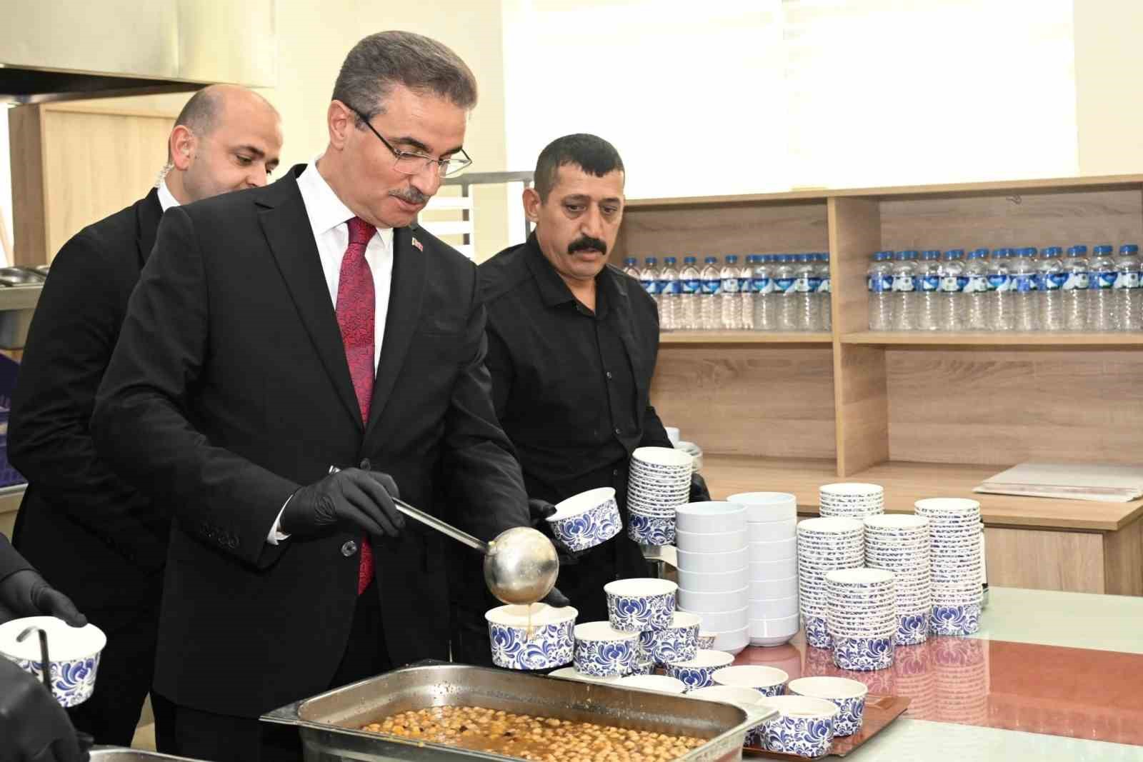 valisi-aydin-barus-tan-emniyet-personeline-asure-ikrami