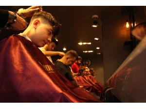 Kuaförlerde Ustura Tıraşı Rafa Kalktı