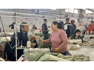 Tunceli’de Tekstilde Çalışan Kadınlara Vali Sonel’den Jest