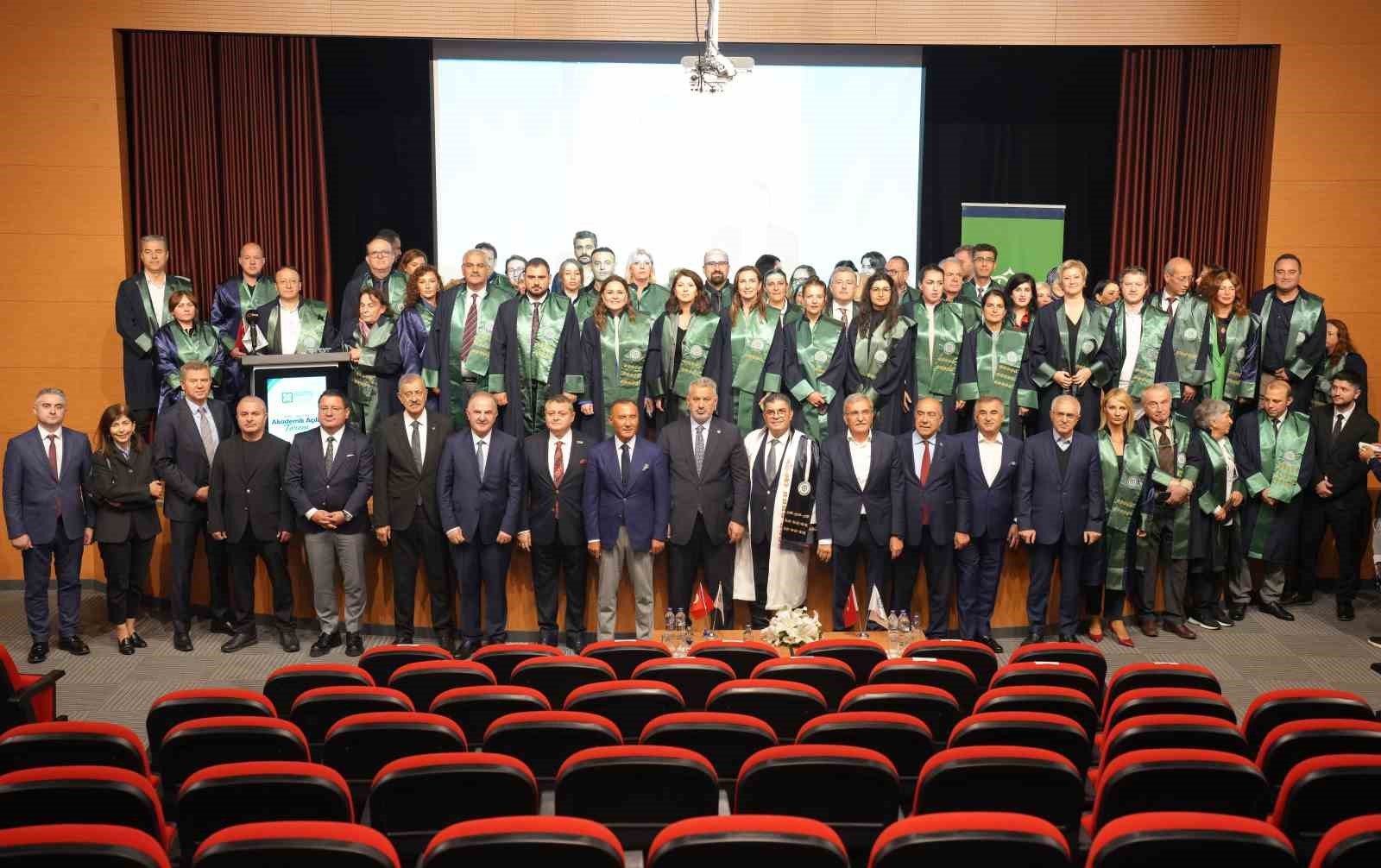 kocaeli-saglik-ve-teknoloji-universitesi-nde-yeni-akademik-yili-acilisi-yapildi