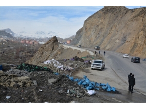 Hakkari-van Karayolu Atıklardan Temizlendi