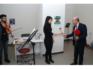 Selehattin Ekicioğlu: "Kadın, Hayatı Her Gün Yeniden Var Eder”