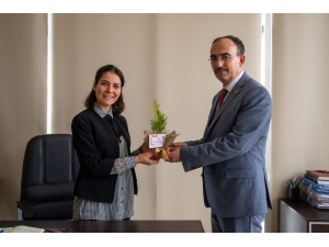 Rektör Beydemir’den Üniversitenin Kadın Çalışanlarına 8 Mart Jesti