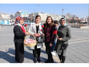 Dünyam Hastanesi ‘Kadınlar Günü’nü Unutmadı