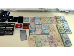 İzmir’de Gaybubet Evlerine Yönelik Operasyonda 27 Tutuklama