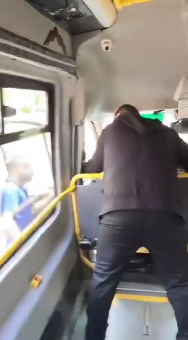 5-tl-lik-eksik-odeme-yuzunden-minibus-karisti