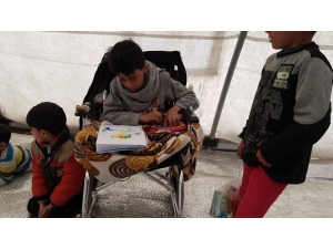 Göçmen Çocukların Yüzünü Bahçeli Güldürdü