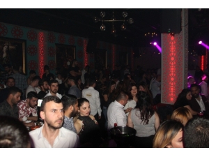 Sura Şarkılarıyla Kuşadalıları Coşturdu