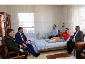 Vali Çiftçi’den İdlib Gazisine Ziyaret