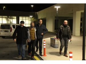 Manisa’daki Operasyonlarda 2 Polis Memuru Hafif Yaralandı