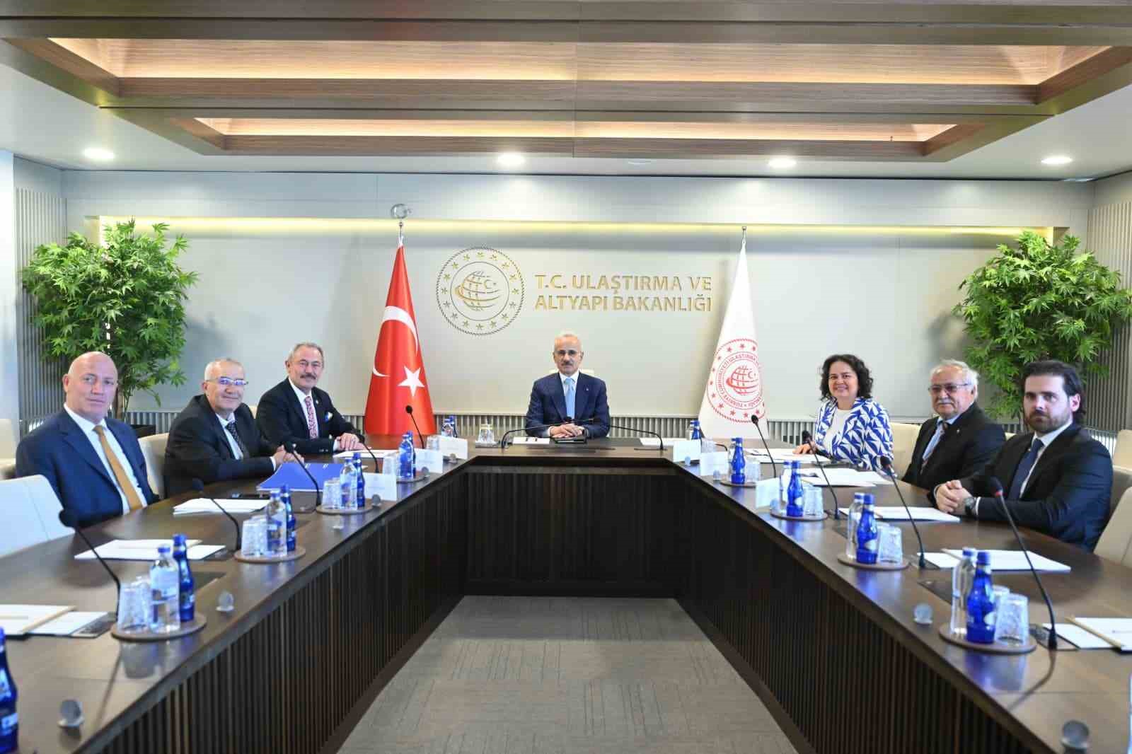 ak-partili-baskanlar-ulastirma-ve-altyapi-bakani-uraloglu-ile-gorusuldu