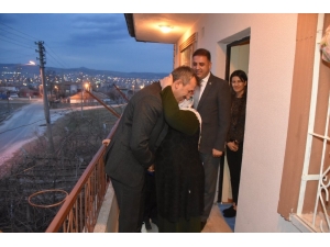 Vali Sezer: "Şehitlerimizin Emanetleri Başımızın Tacıdır"