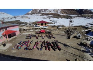 Köy Okulu Öğrencilerden Mehmetçiğe Koreografili Destek