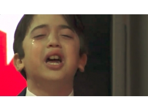 İstiklal Marşı’nı Gözyaşları İçinde Okudu, Bütün Salon Ayakta Alkışladı