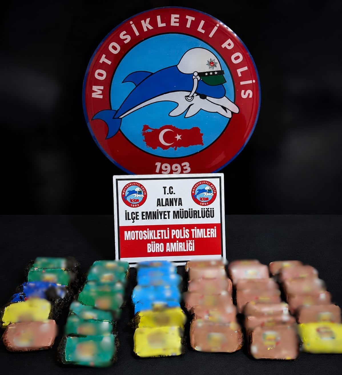 alanya-da-motosiklette-4-kilo-esrar-ele-gecirildi