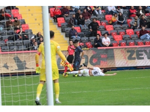 Süper Lig: Gaziantep Fk: 0 - Trabzonspor: 1 (İlk Yarı)