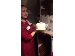 İdlib Gazisine Kabin Ekipleri Ve Pilotlardan Doğum Günü Sürprizi