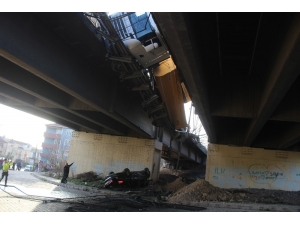 Tem’de 5 Aracın Karıştığı Kazada Otomobil Viyadükten Uçtu: 7 Yaralı