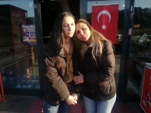 Tekel Bayi İşleten Anne Ve Kızını Tekme Tokat Dövdü