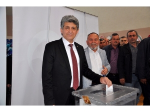 Ak Parti Karacabey İlçe Başkanı İşcan Güven Tazeledi