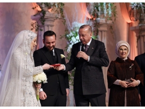 Cumhurbaşkanı Erdoğan, Yeğeninin Nikah Şahitliğini Yaptı