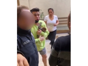 Sosyal Medya Fenomeni Maymununu Vermemek İçin Böyle Direndi