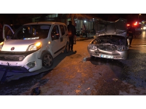 Kaza Yaptı Aracını Bırakıp Kaçtı