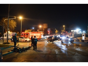 Alkollü Minibüs Sürücüsü Önce Polisten Kaçtı Sonra Kaza Yaptı