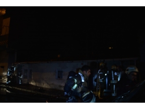 Esenler’de Gecekondunun Çatısı Alev Alev Yandı