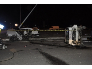 Hafif Ticari Araçla Otomobil Çarpıştı: 1 Ölü, 9 Yaralı