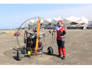 O Türkiye’nin Tek Kadın Paratrike Pilotu