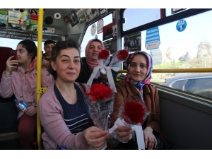 İstanbul’da Bugün Bu Minibüste Kadınlara Ulaşım Ücretsiz