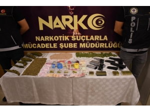 Narkotik Operasyonunda “Kuyumcu Torbacı” Kıskıvrak Yakalandı
