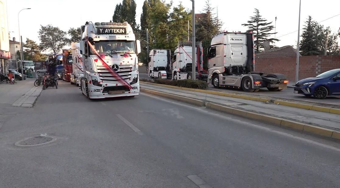 evlenen-yegenine-tir-konvoyu-surprizi-yapti