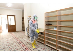 Didim’de Camiler Dezenfekte Ediliyor