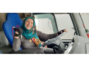 56 Yaşındaki Dilek Demirtaş, Dünyayı Gezmek İçin Tır Ehliyeti Aldı