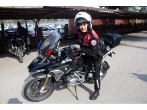 Adana’nın Motosikletli Tek Kadın Yunusu