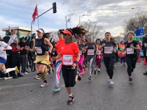 Kadıköy’de 8 Mart Dünya Kadınlar Günü’nde Binlerce Kadın Koştu