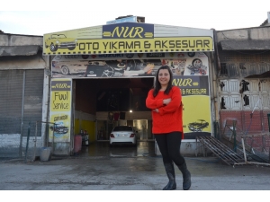 O Sanayi Sitesinin Tek Kadın Oto Yıkamacısı