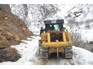 Beytüşşebap’ta Ekipler, 1 Aydır Haber Alınamayan Aile İçin Seferber Oldu