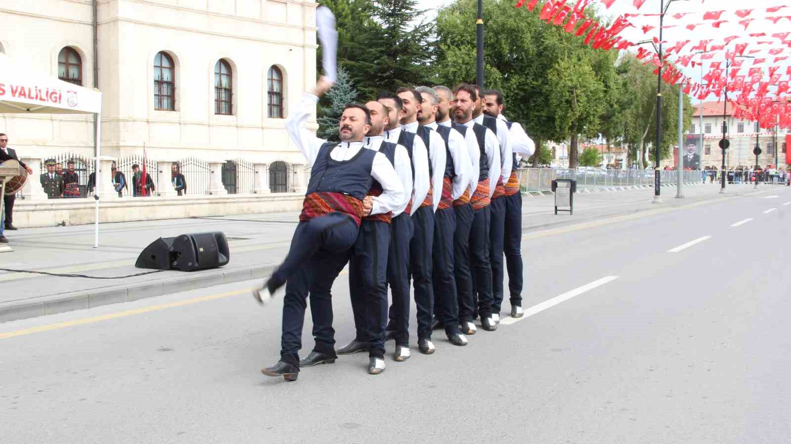 30-agustos-zafer-bayrami-coskusu-sivas-ta-hissedildi