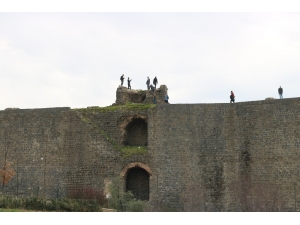 Diyarbakır Surlarında ’Selfie’ Çılgınlığının Önüne Geçilemiyor